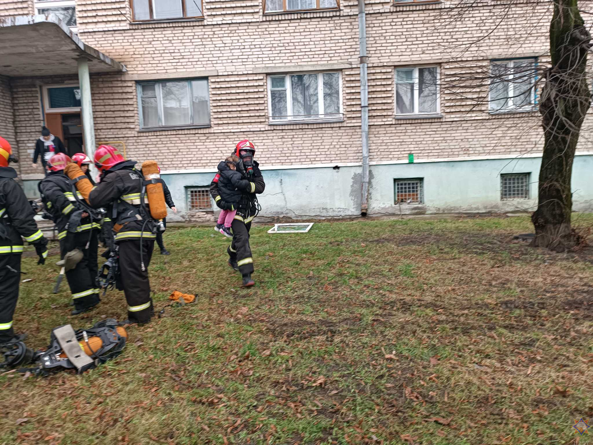 В Гродно горело общежитие: 7 человек спасены, 15 эвакуированы