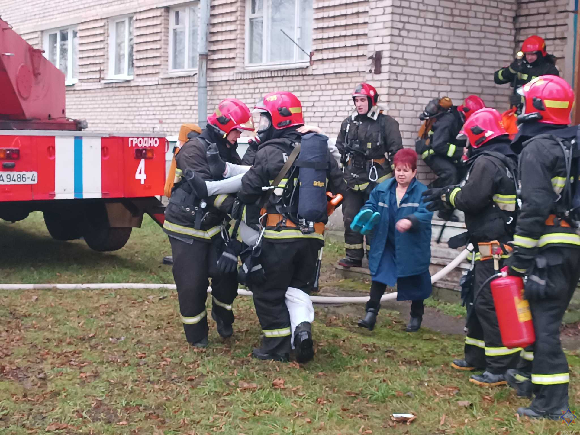 В Гродно горело общежитие: 7 человек спасены, 15 эвакуированы
